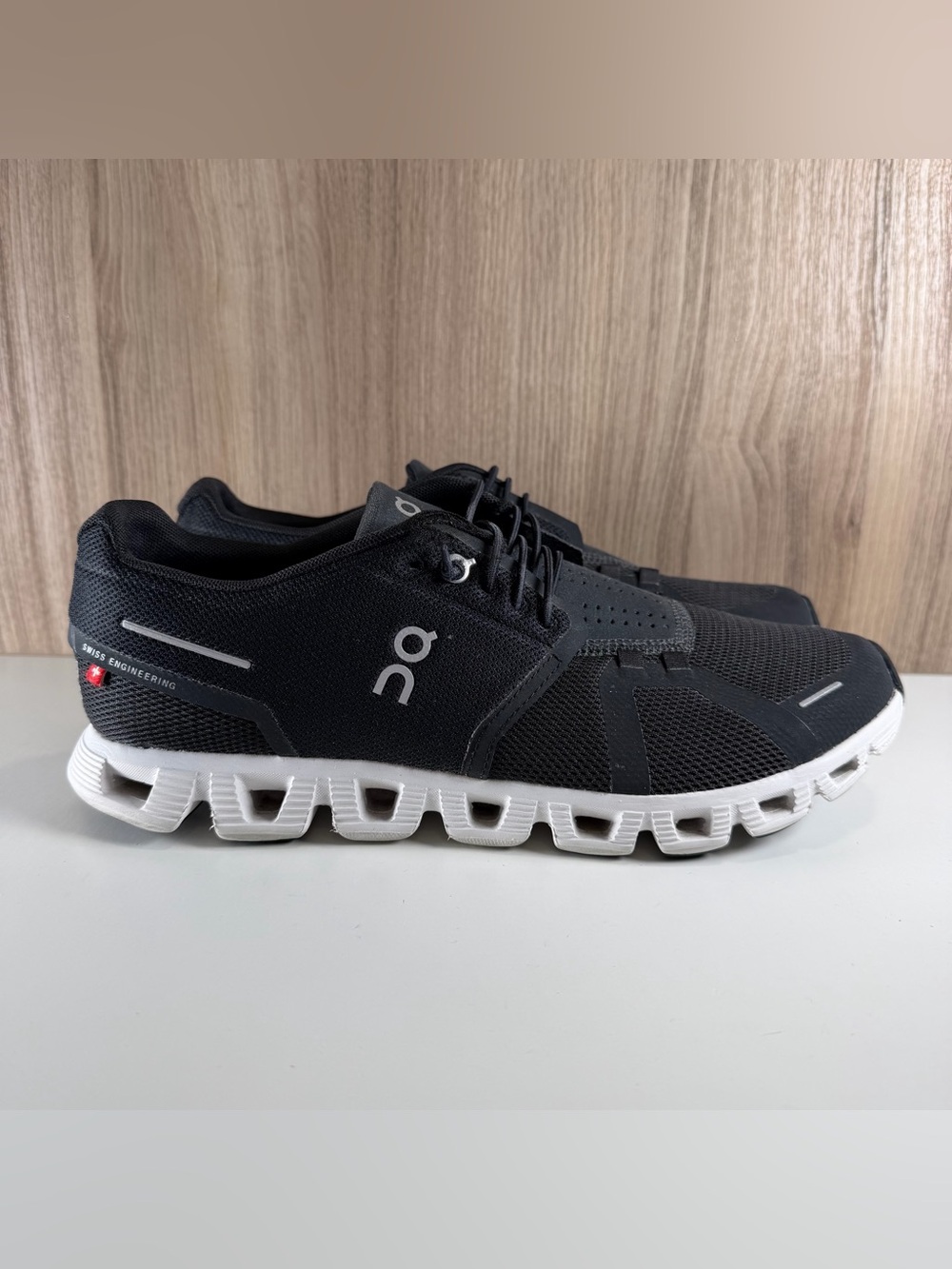 On Cloud 5 Women’s Running Shoes 59.98904 Black/White - Size 9.5